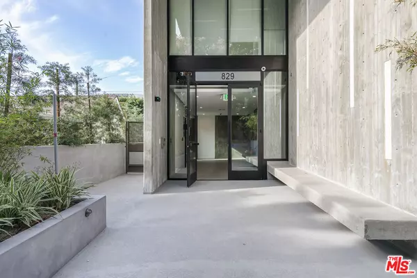 West Hollywood, CA 90069,829 Larrabee St #PH 402