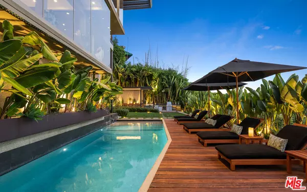 Beverly Hills, CA 90210,1659 Waynecrest Dr