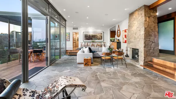 Beverly Hills, CA 90210,1659 Waynecrest Dr