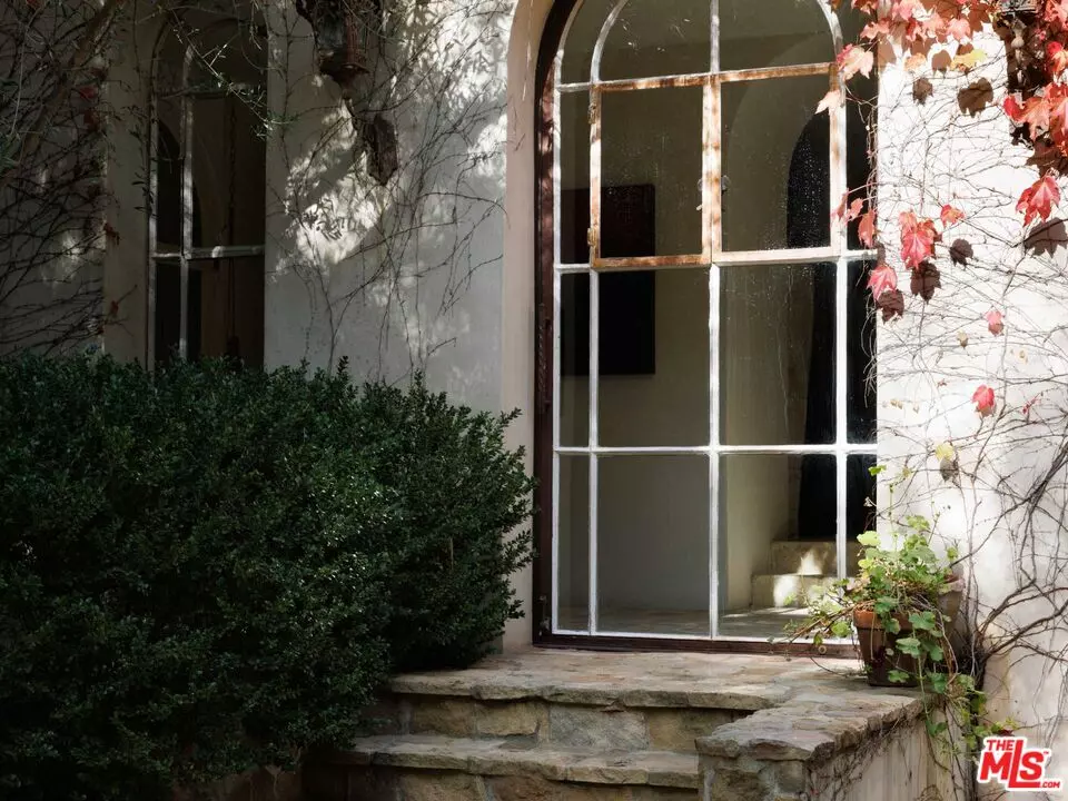 Beverly Hills, CA 90210,9606 Heather Rd