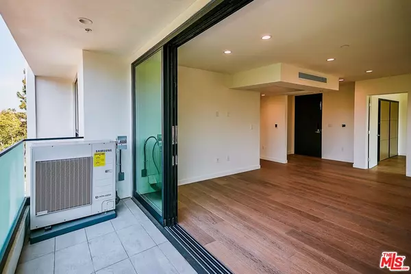 Beverly Hills, CA 90210,328 N Maple Dr #109