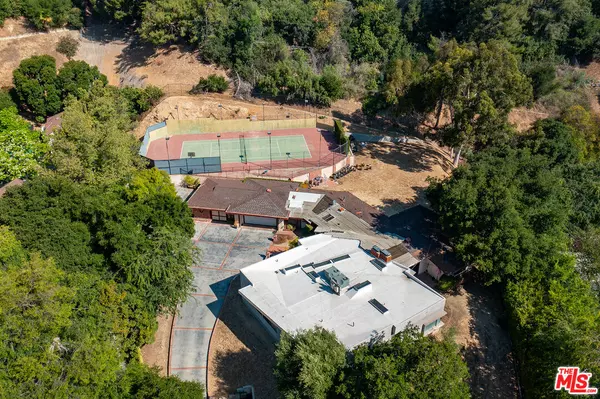 16145 High Valley Pl, Encino, CA 91436
