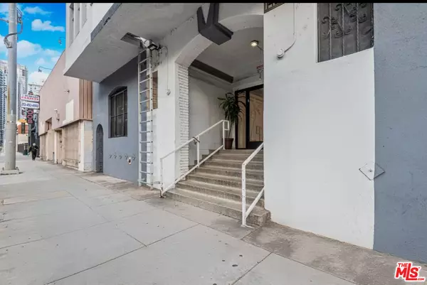 Los Angeles, CA 90015,1420 S Flower St #1A