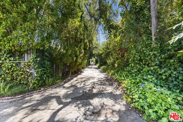 Encino, CA 91316,5417 Encino Ave