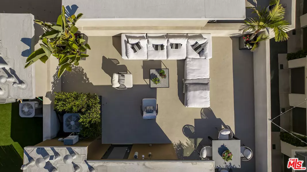 2111 N Cahuenga Blvd #14, Los Angeles, CA 90068