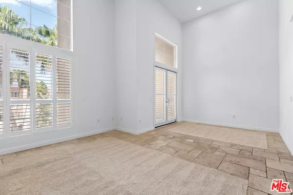 Playa Vista, CA 90094,5831 Seawalk Dr #240