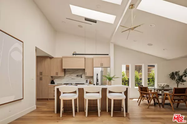 Sherman Oaks, CA 91403,4615 Cedros Ave