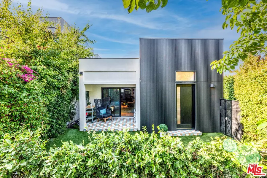 8907 Rosewood Ave, West Hollywood, CA 90048