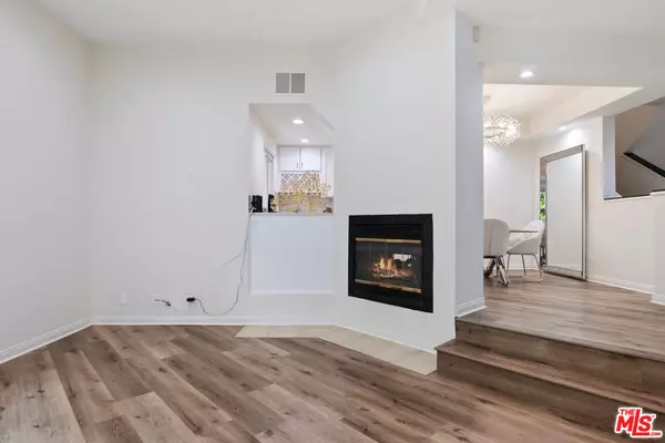 Tarzana, CA 91356,18730 Hatteras St #25