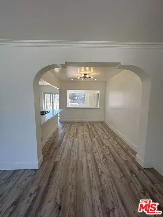 Los Angeles, CA 90045,8037 Campion Dr