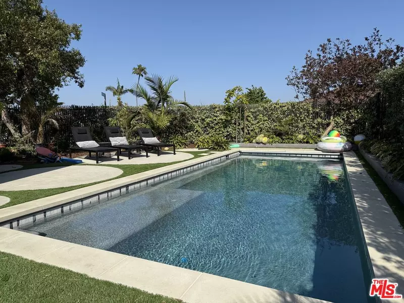 4587 Don Felipe Dr, Los Angeles, CA 90008
