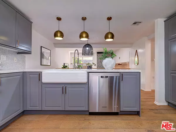 Marina Del Rey, CA 90292,4776 La Villa Marina #D