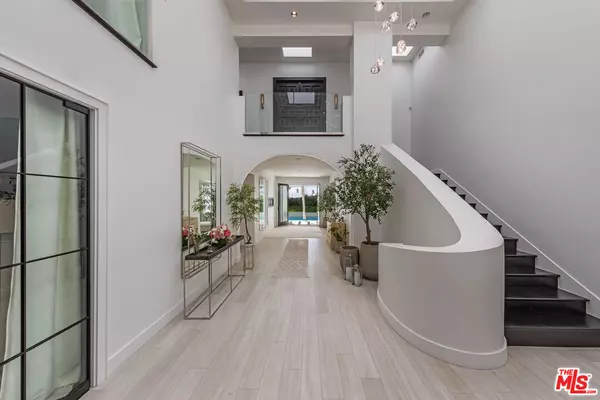 Beverly Hills, CA 90210,12000 Crest Ct