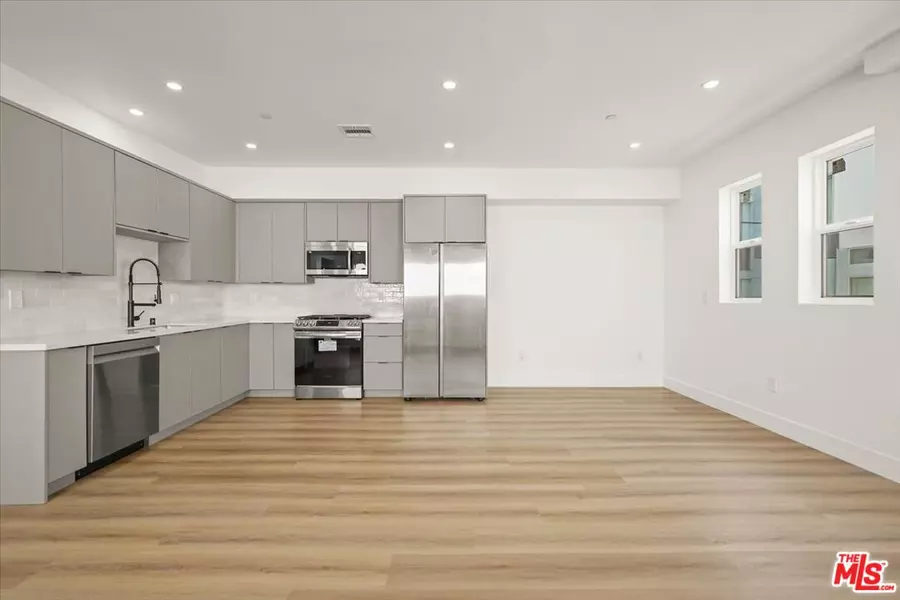 910 N Hudson Ave #1/2, Los Angeles, CA 90038