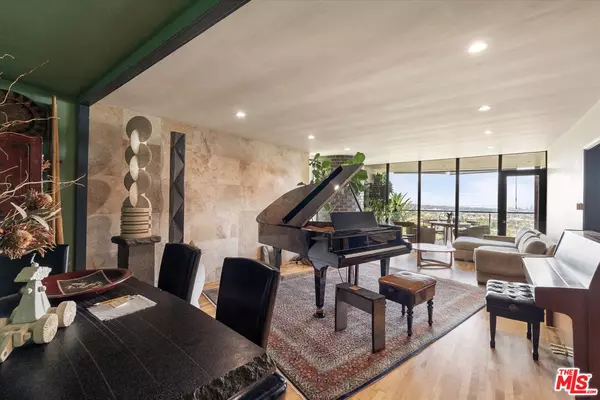 Los Angeles, CA 90068,6190 Temple Hill Dr