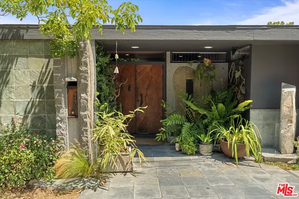 Los Angeles, CA 90068,6190 Temple Hill Dr