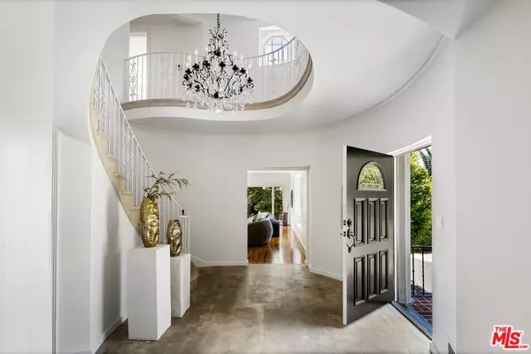 5700 Spring Oak Dr, Los Angeles, CA 90068