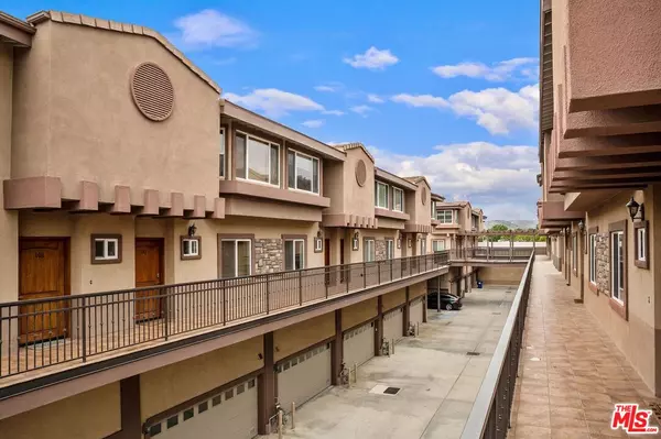 5241 Colodny Dr #103, Agoura Hills, CA 91301
