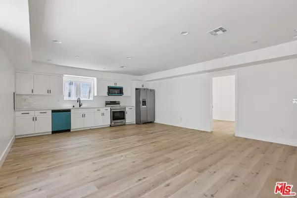 Los Angeles, CA 90068,2111 Holly Dr