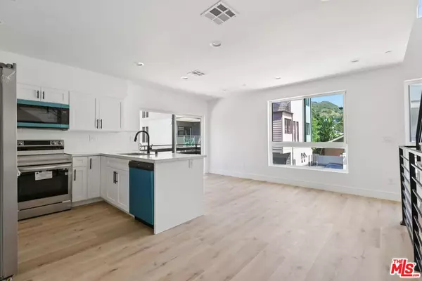 Los Angeles, CA 90068,2111 Holly Dr