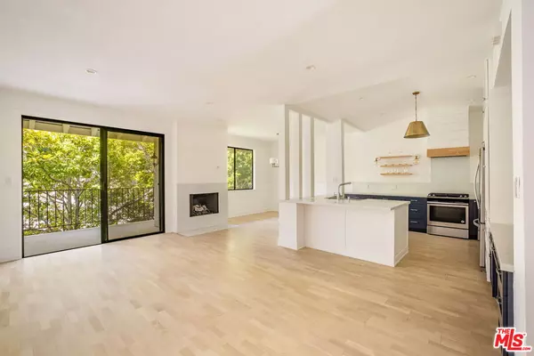 502 San Vicente Blvd #302, Santa Monica, CA 90402