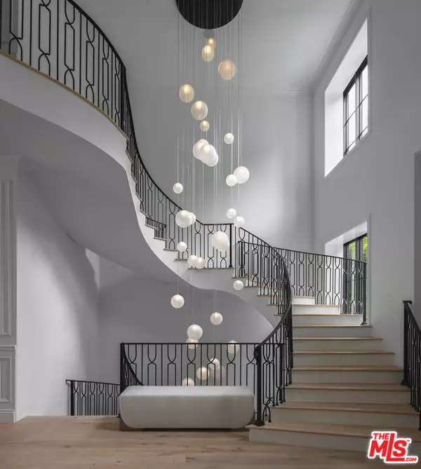 Beverly Hills, CA 90210,9520 Hidden Valley Rd