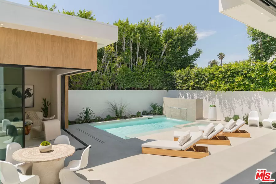 341 N Kings Rd, Los Angeles, CA 90048