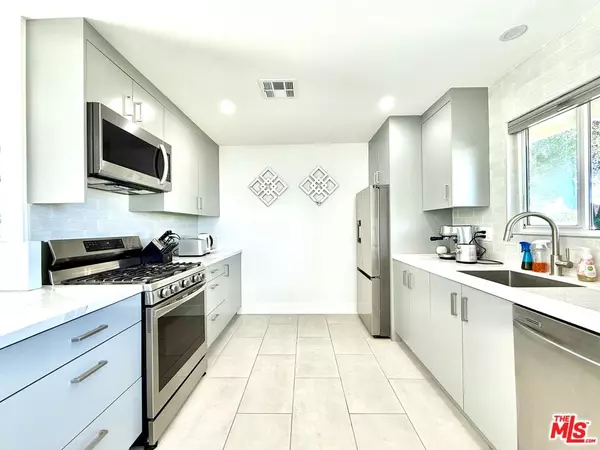 Cathedral City, CA 92234,39350 Juan Cir