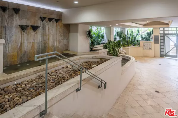 Pacific Palisades, CA 90272,15425 Antioch St #201