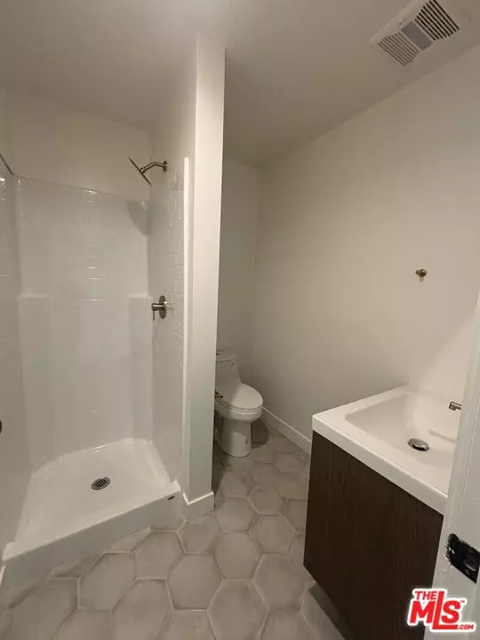 Granada Hills, CA 91344,16128 Devonshire St