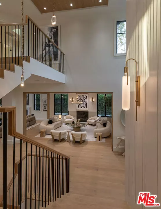 Los Angeles, CA 90049,415 N Cliffwood Ave