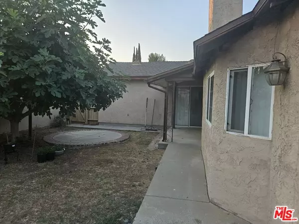 Northridge, CA 91324,19136 Malden St