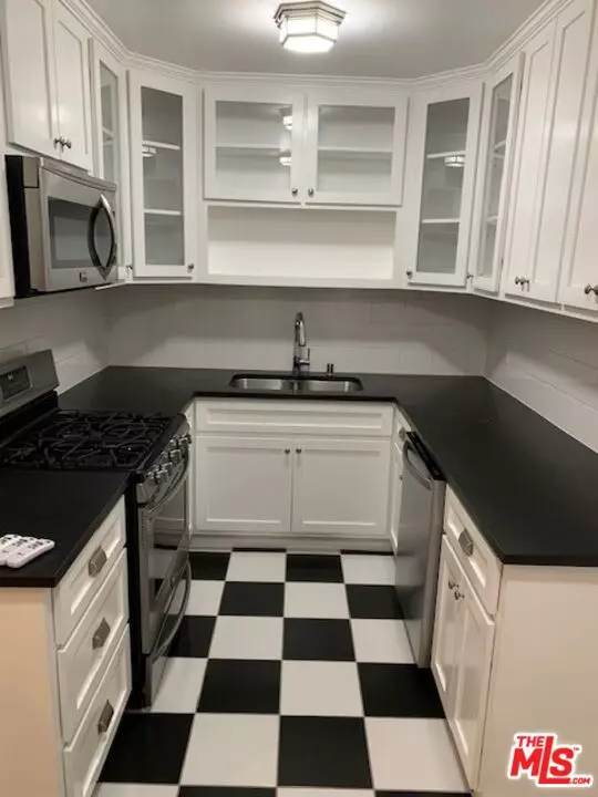 Beverly Hills, CA 90212,9381 Charleville Blvd