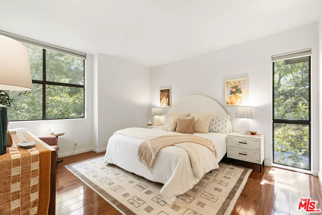 Los Angeles, CA 90042,4147 Via Marisol #303