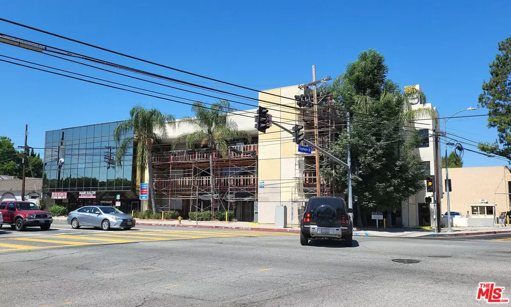 6047 Tampa Ave #307, Tarzana, CA 91356