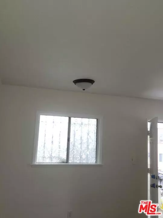 Los Angeles, CA 90018,3305 W 21st St #6