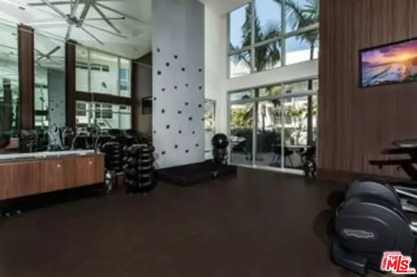 Los Angeles, CA 90036,950 S Fairfax #2106