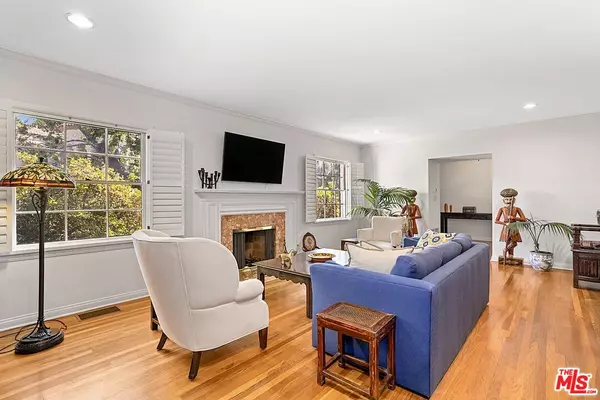 Los Angeles, CA 90049,172 S Woodburn Dr