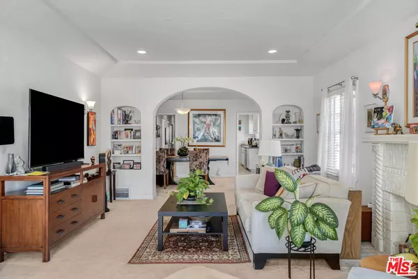 Los Angeles, CA 90036,347 N Curson Ave