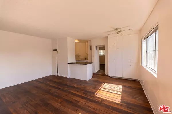 Los Angeles, CA 90026,275 Lucas Ave #11