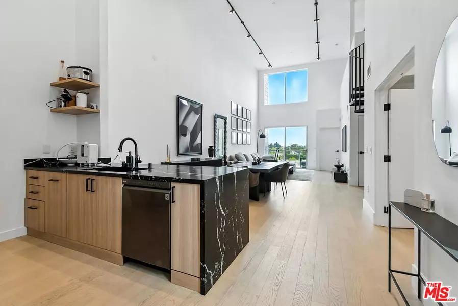 4211 Redwood Ave #402, Los Angeles, CA 90066