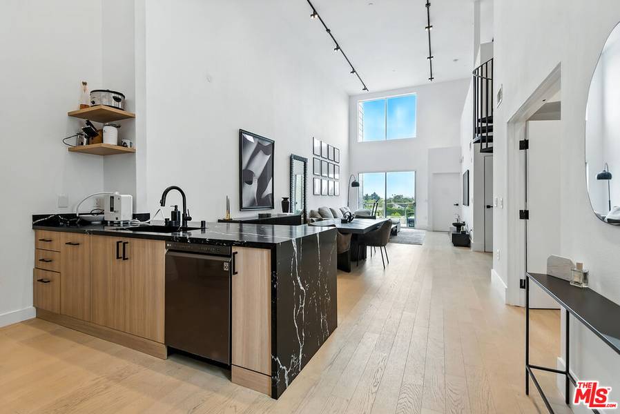 4211 Redwood Ave #402, Los Angeles, CA 90066