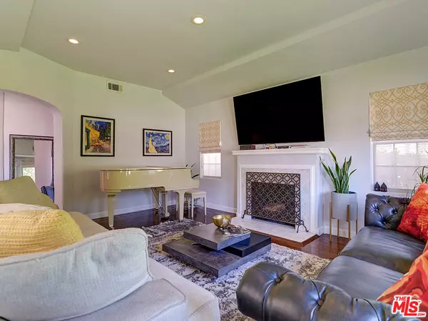 Los Angeles, CA 90019,1019 S Rimpau Blvd