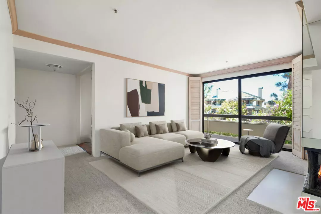 Los Angeles, CA 90067,2102 Century Park Ln #210