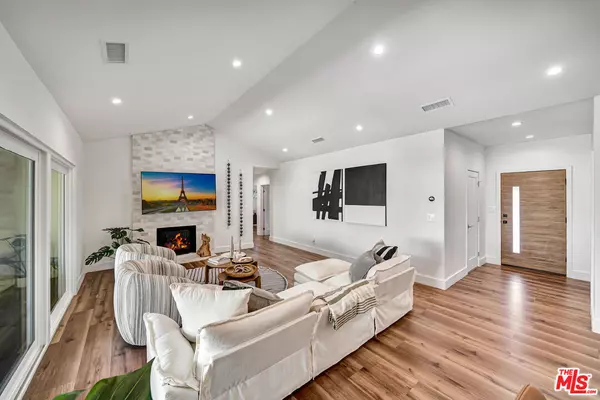 Woodland Hills, CA 91364,19841 Henshaw St