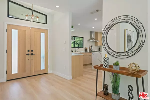 Woodland Hills, CA 91367,23442 Burbank Blvd