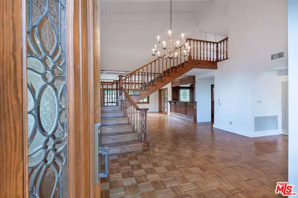 Encino, CA 91316,17216 Luverne Pl