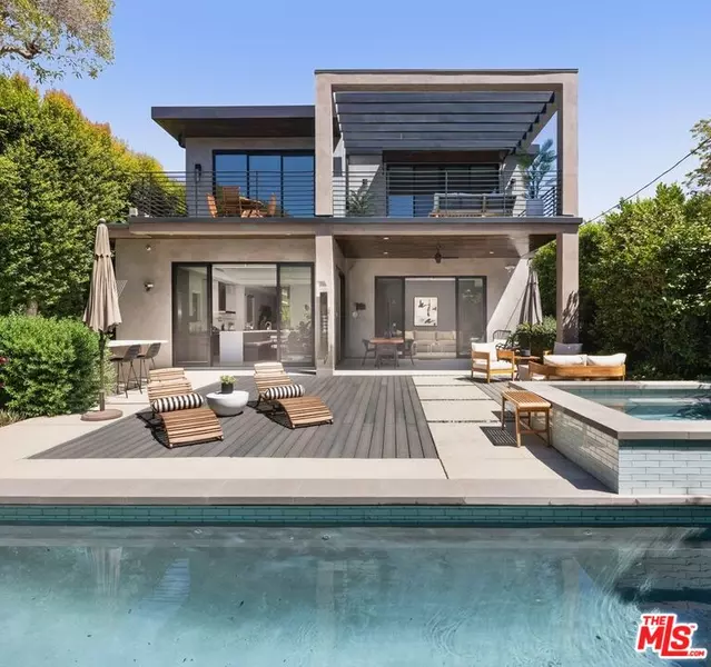 125 S Medio Dr, Los Angeles, CA 90049