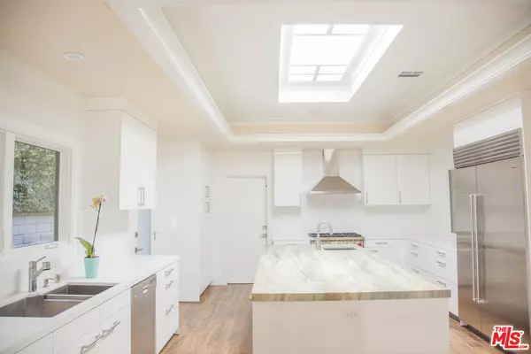 Pacific Palisades, CA 90272,17965 SEABREEZE DR