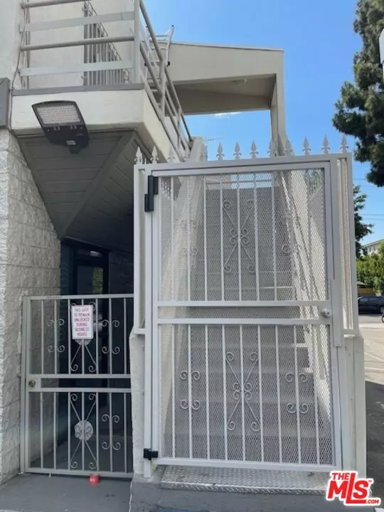 1502 N Kenmore, Los Angeles, CA 90027